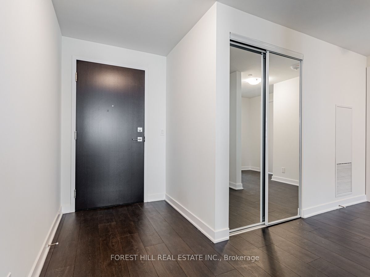 2221 Yonge St, unit 5701 for rent