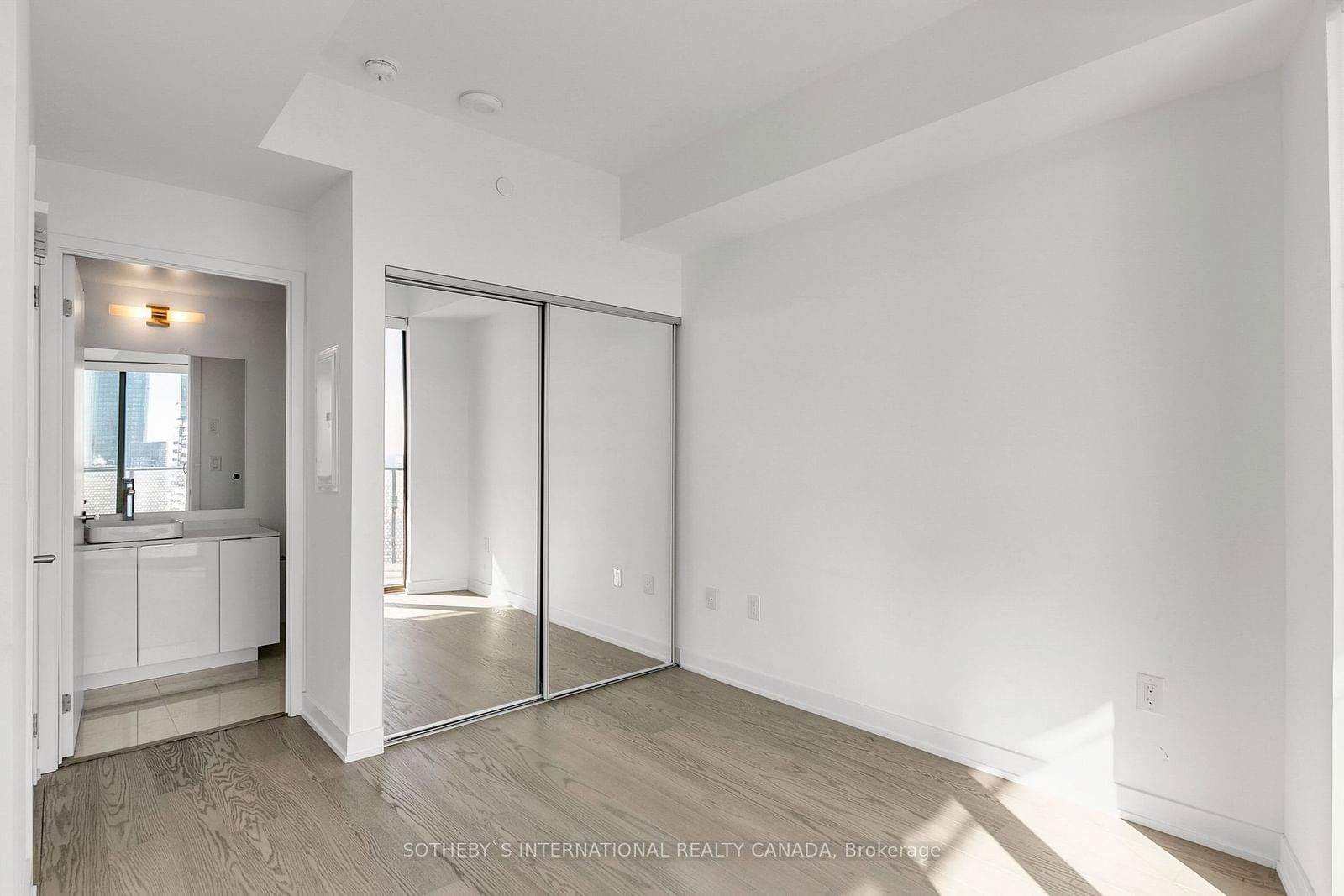 11 Wellesley St, unit 5405 for rent