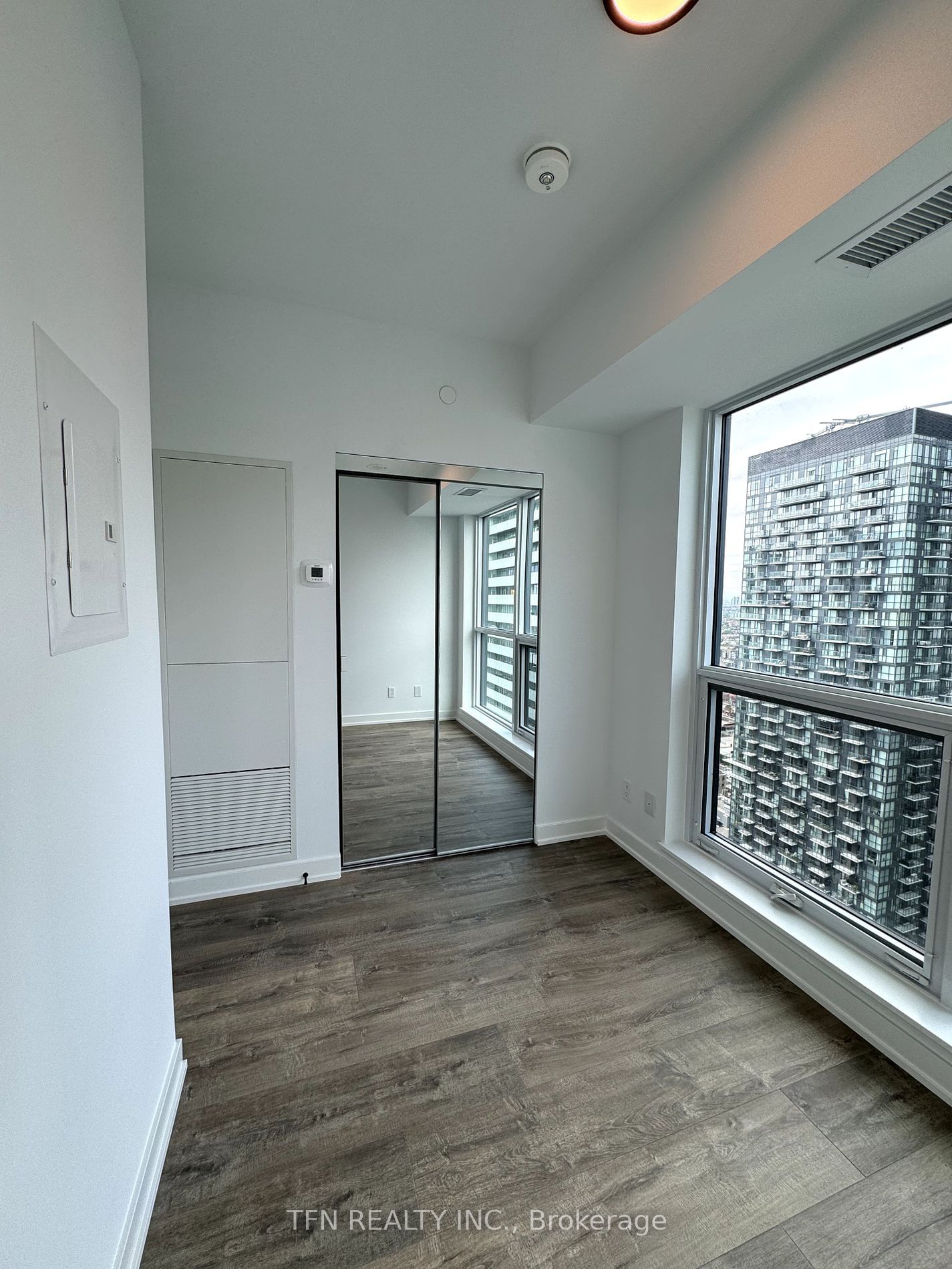 327 King St W, unit 4105 for rent