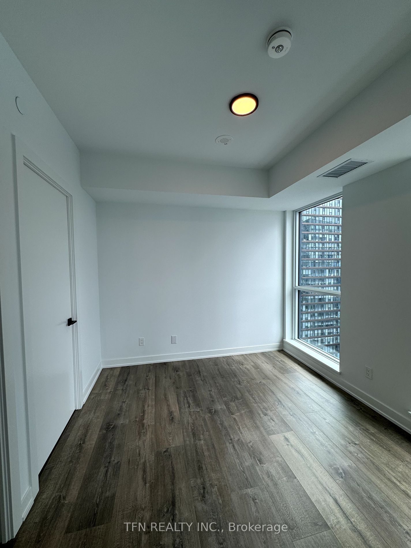 327 King St W, unit 4105 for rent