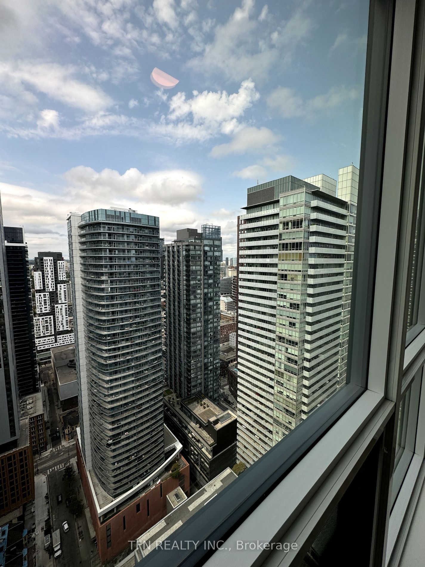 327 King St W, unit 4105 for rent