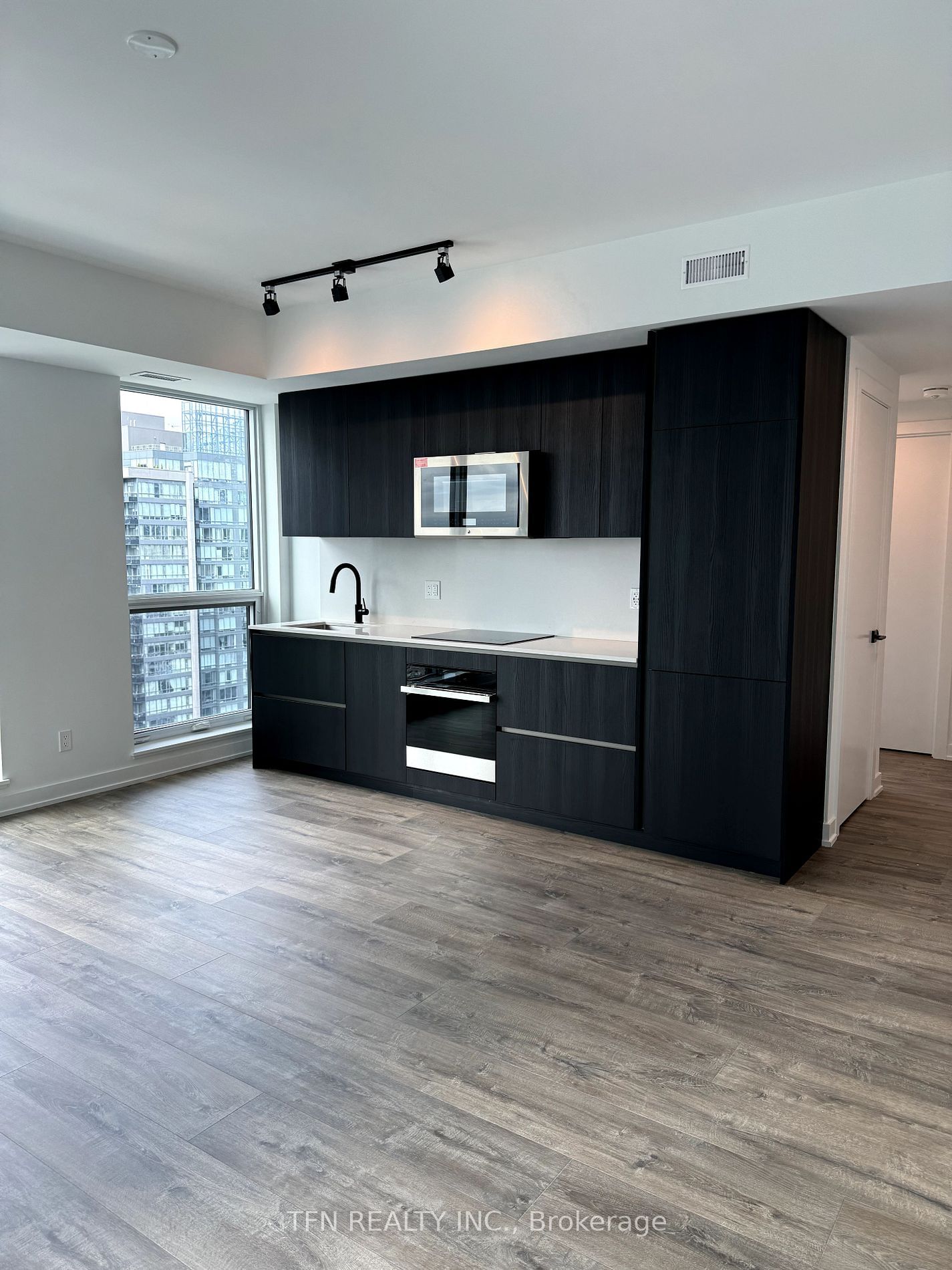 327 King St W, unit 4105 for rent