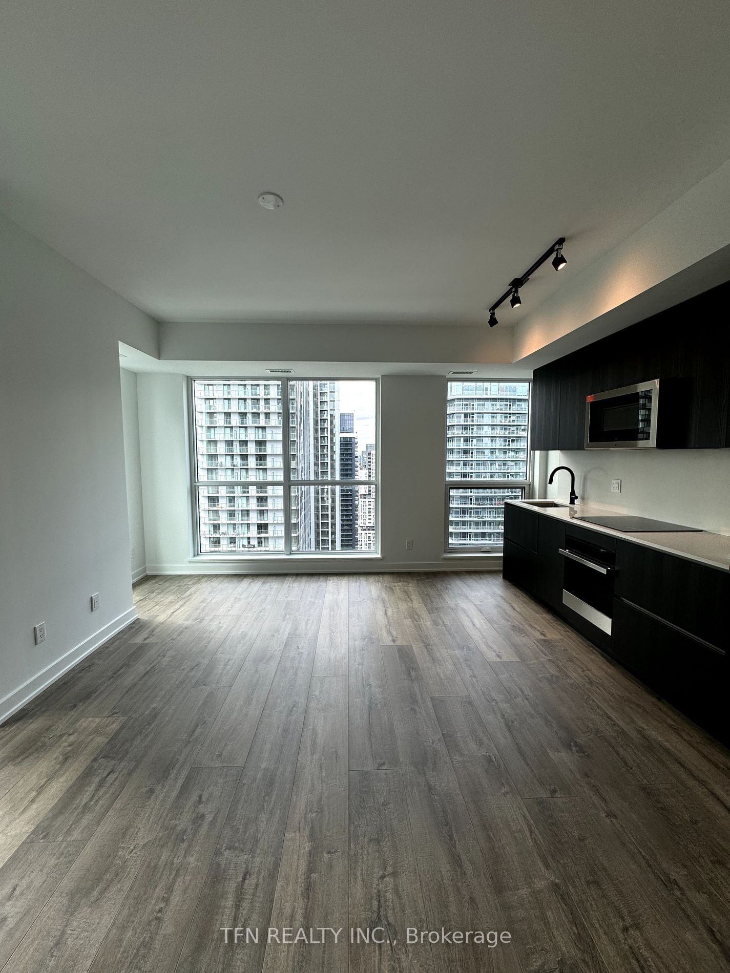 327 King St W, unit 4105 for rent