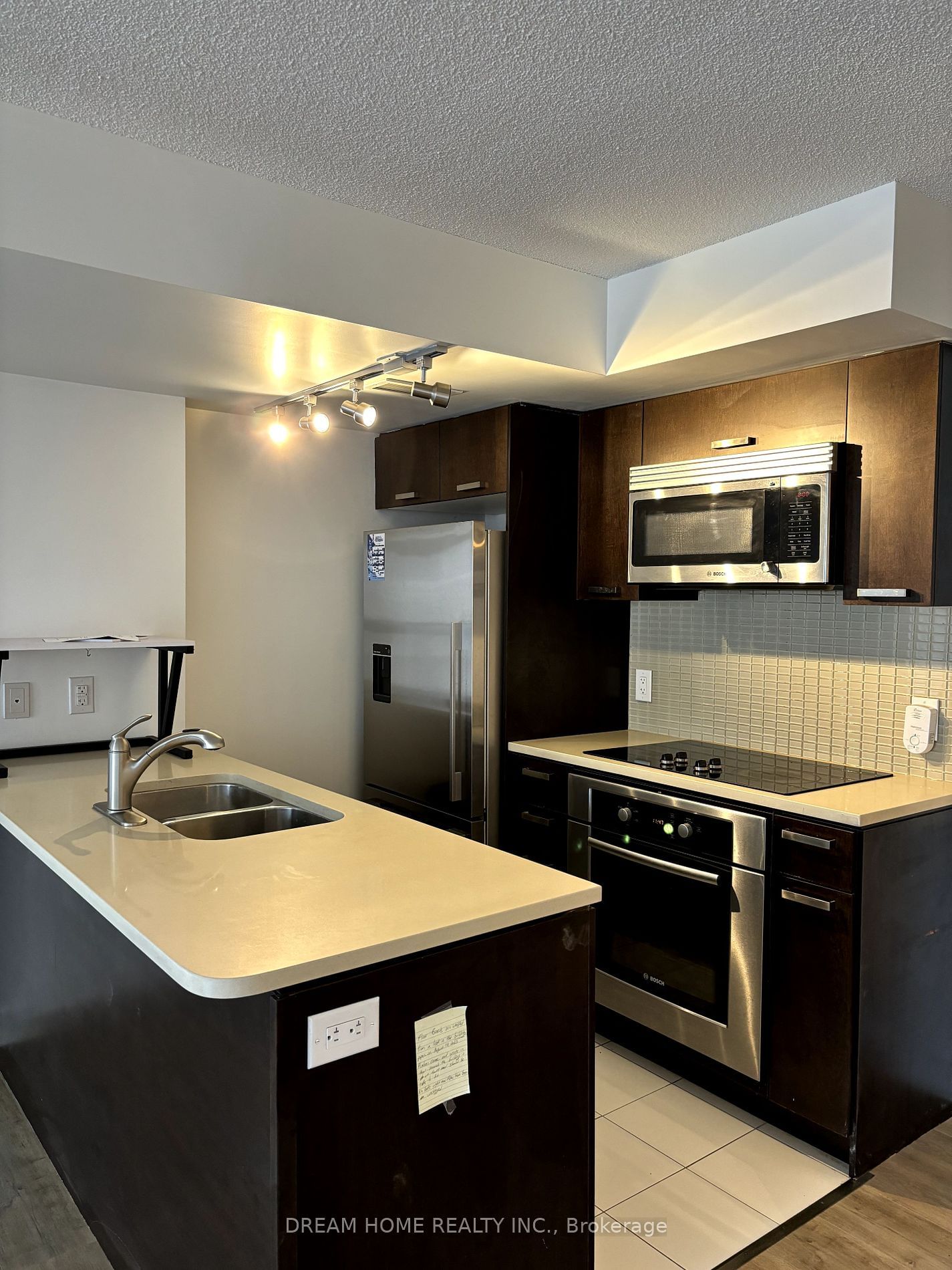 295 Adelaide St W, unit 614 for rent