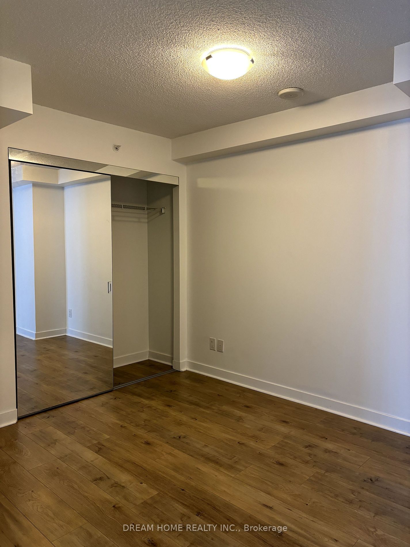 295 Adelaide St W, unit 614 for rent