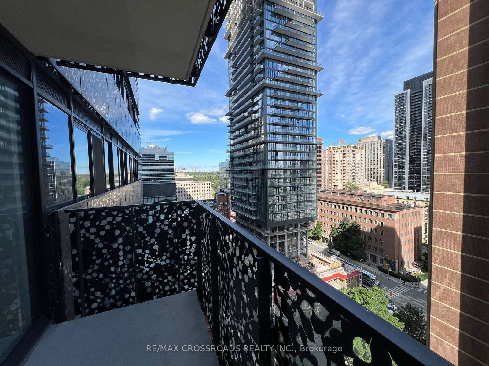 55 Charles St E, unit 1401 for sale