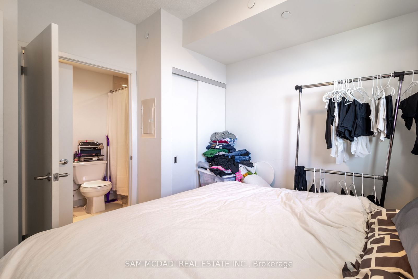 15 Lower Jarvis St, unit 2001 for rent