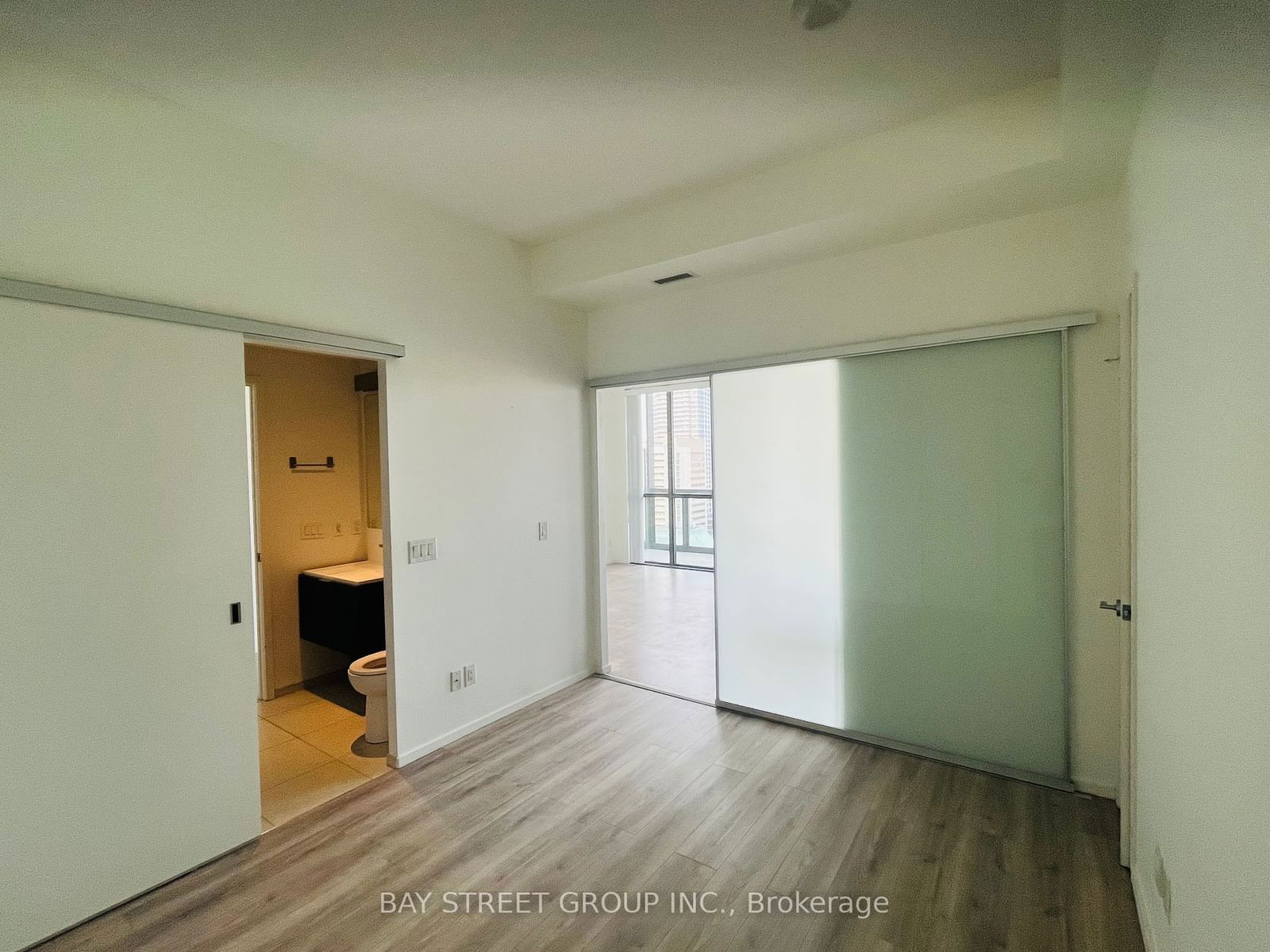 101 Charles St E, unit 2211 for rent