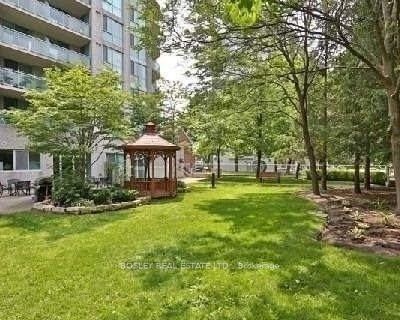 398 Eglinton Ave E, unit 803 for rent