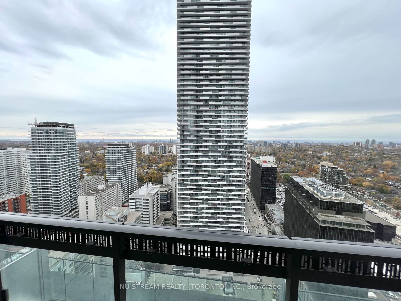 8 Eglinton Ave E, unit 2712 for rent