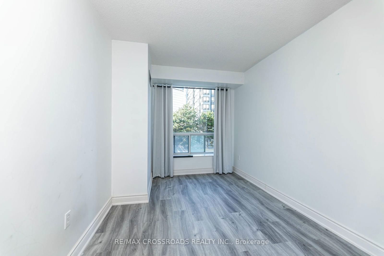 18 Pemberton Ave, unit 303 for sale