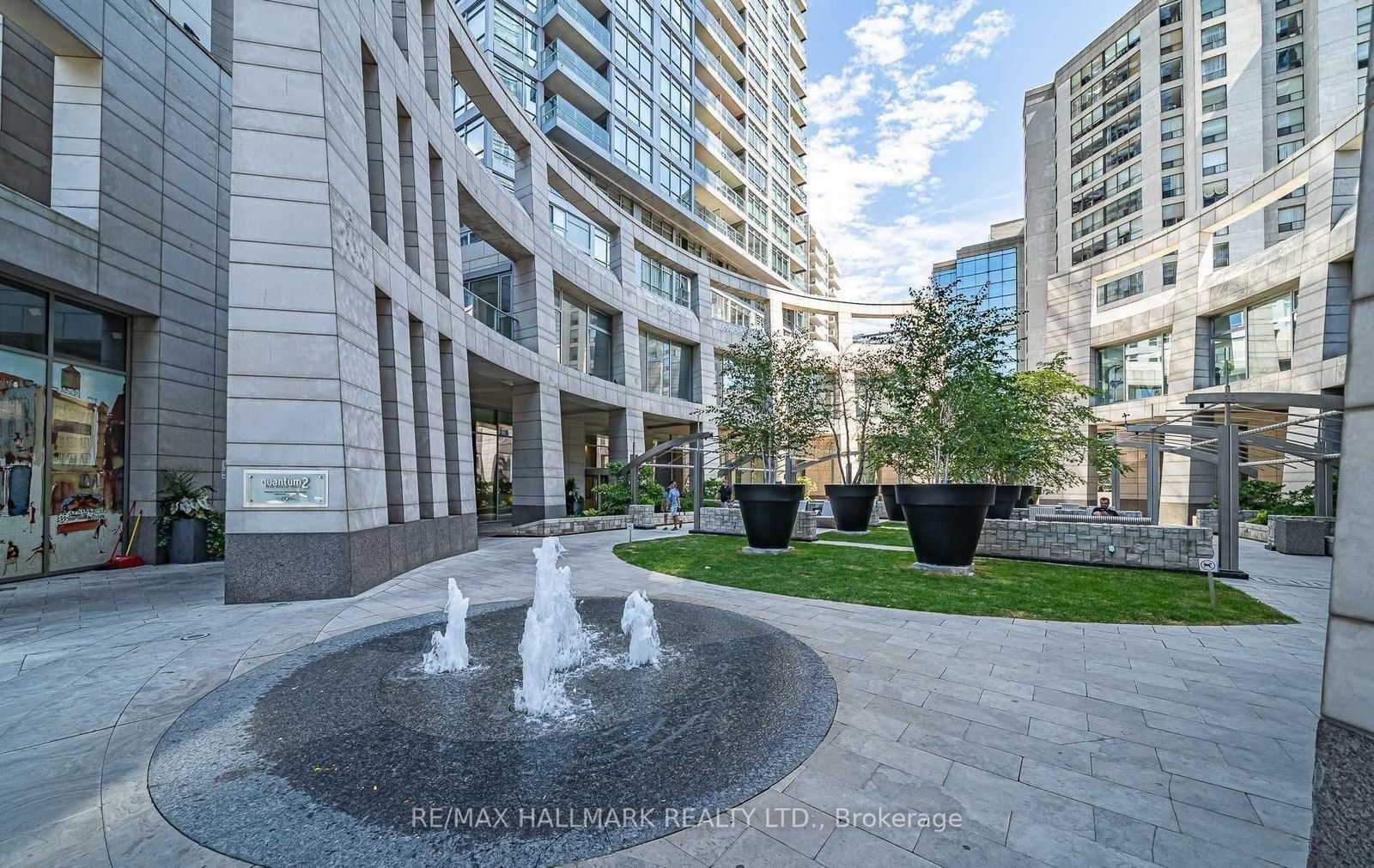 2191 Yonge St, unit 709 for sale