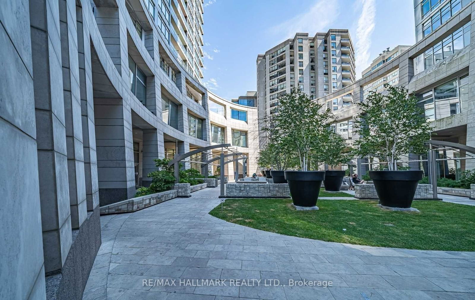 2191 Yonge St, unit 709 for sale