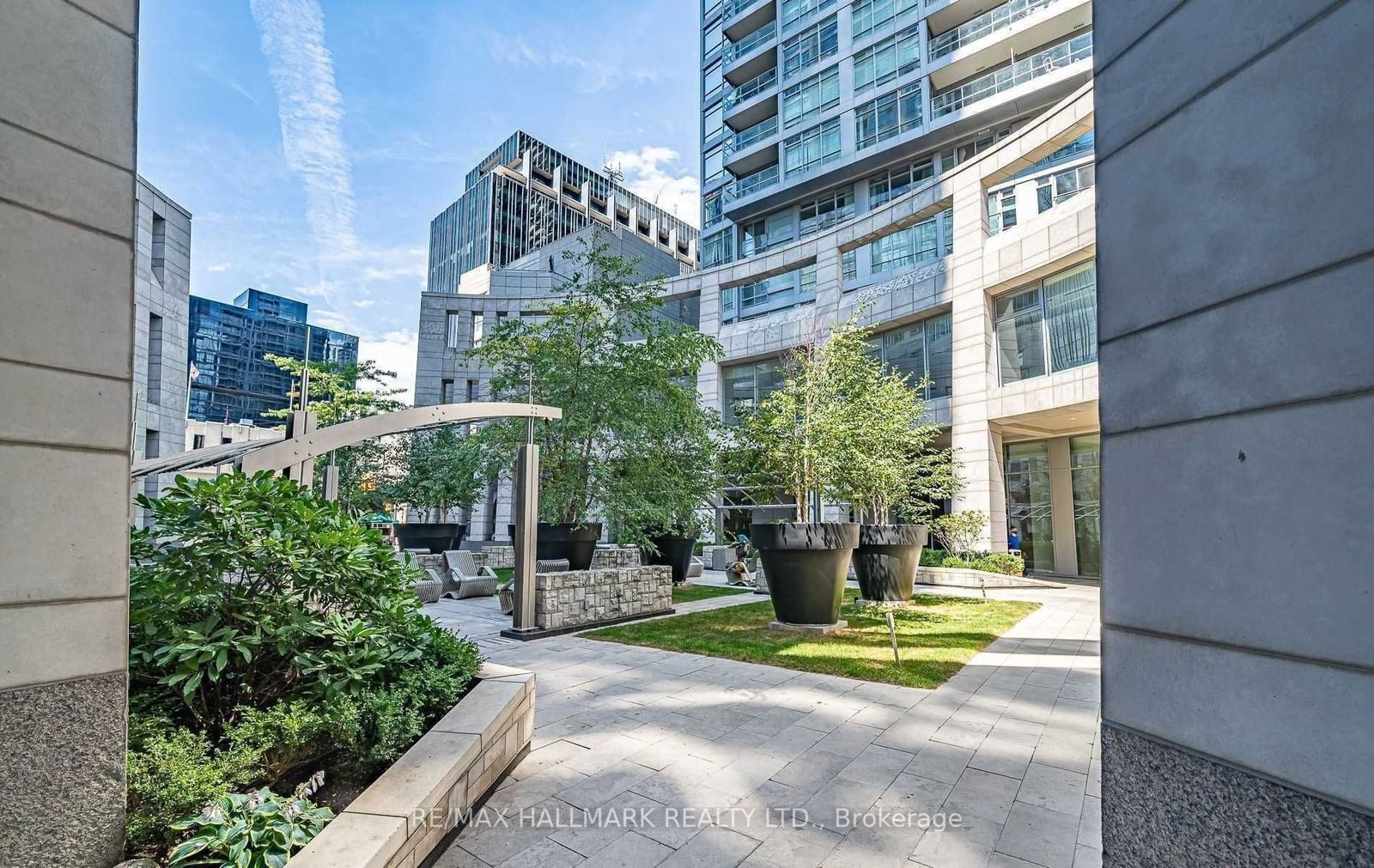 2191 Yonge St, unit 709 for sale