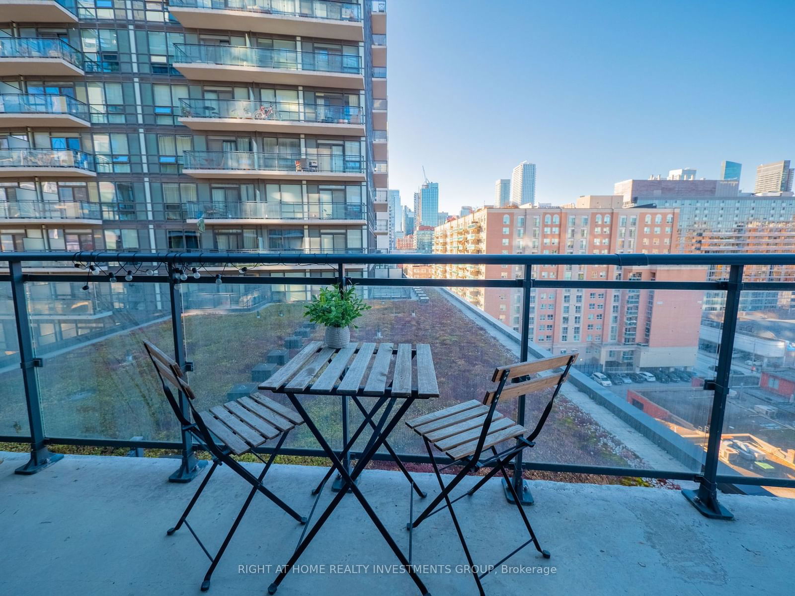 460 Adelaide St E, unit 1220 for sale