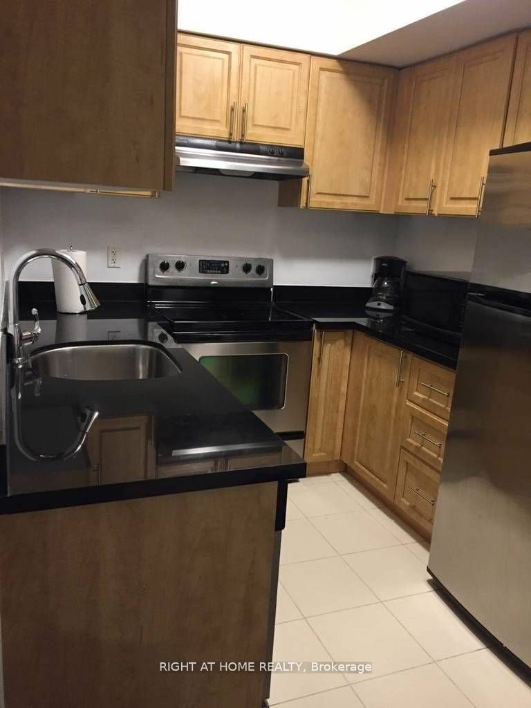 263 Wellington St W, unit 705 for rent