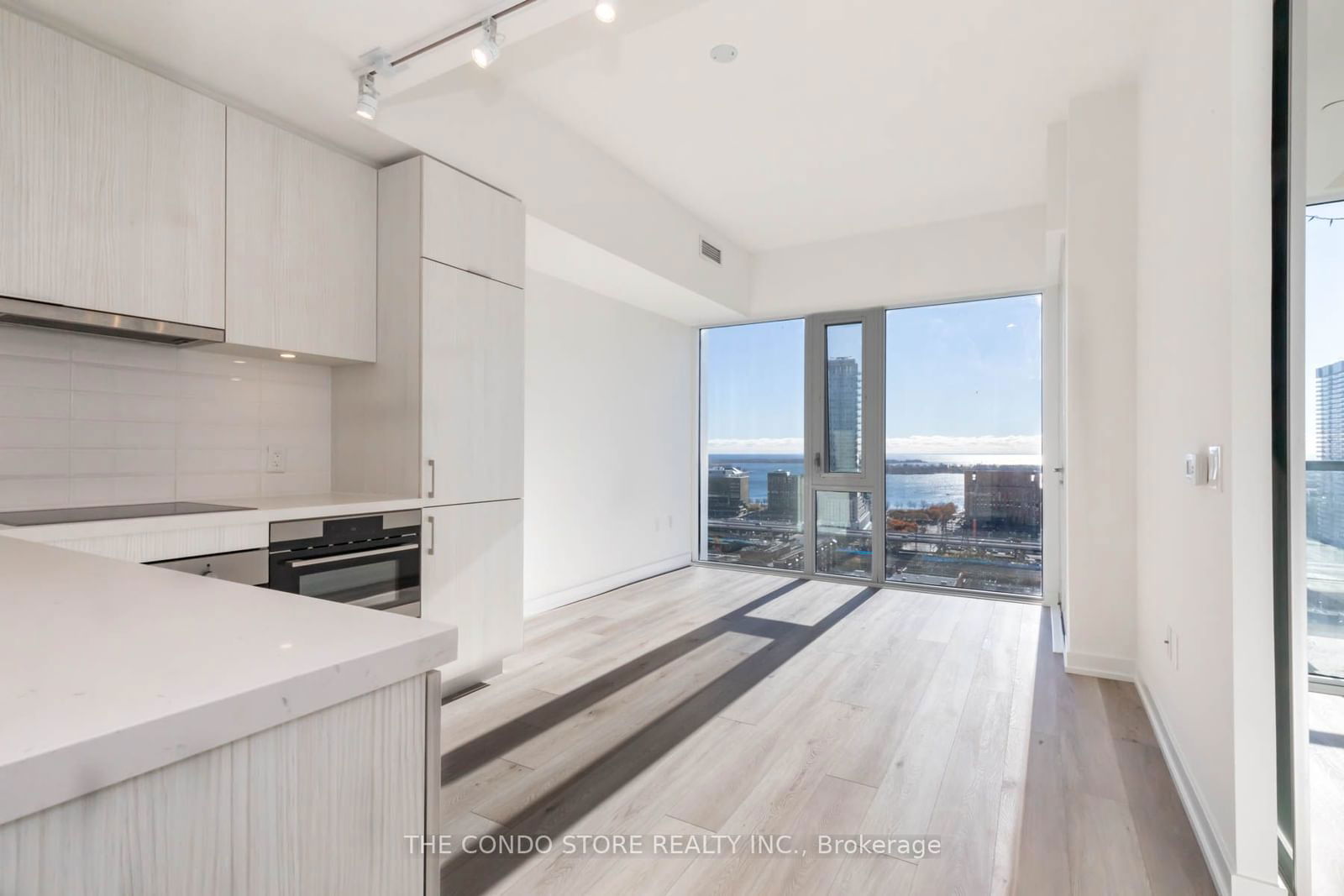 158 Front St E, unit 2201 for sale