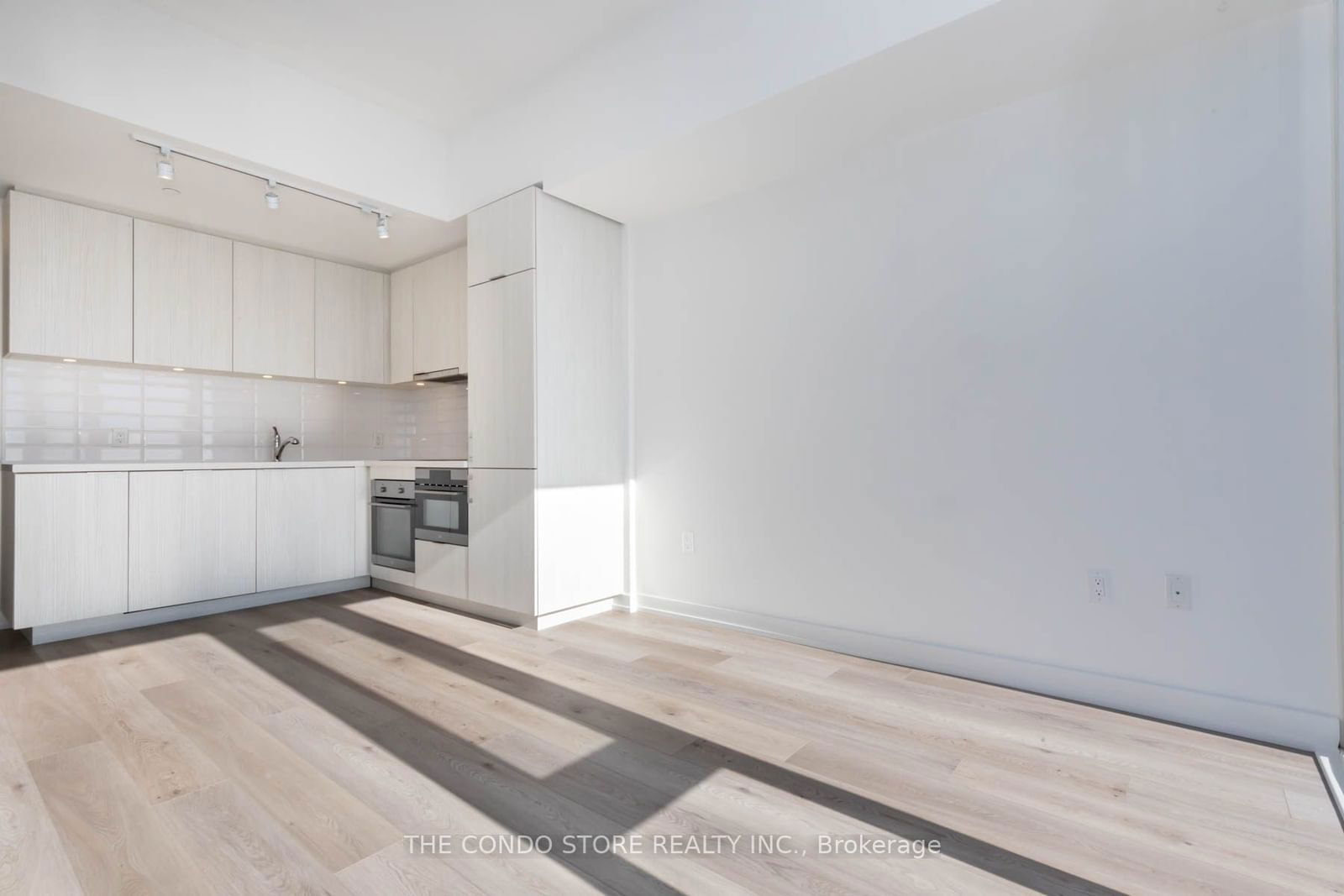 158 Front St E, unit 2201 for sale