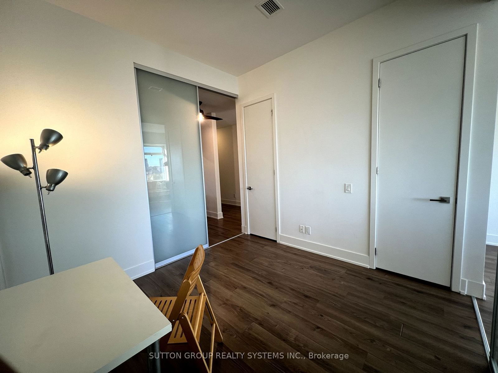 111 St Clair Ave W, unit 716 for rent