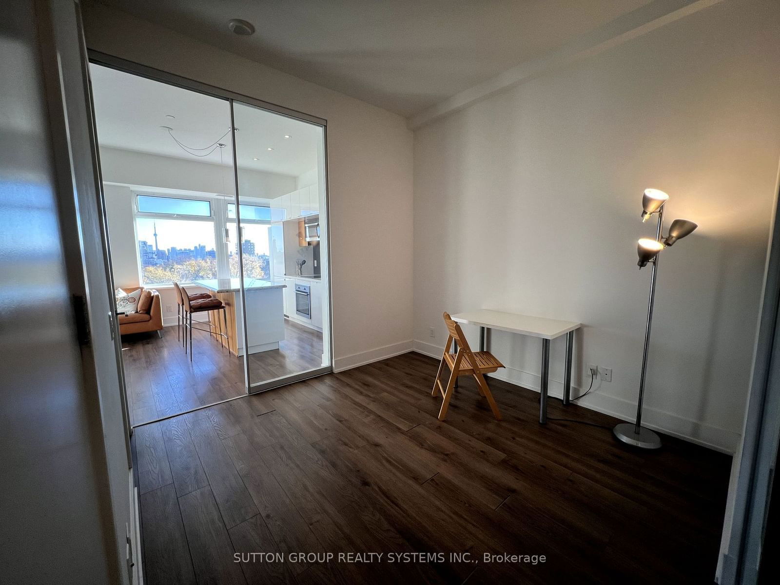 111 St Clair Ave W, unit 716 for rent