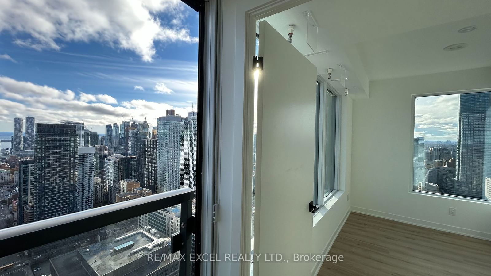 319 Jarvis St, unit 5002 for rent