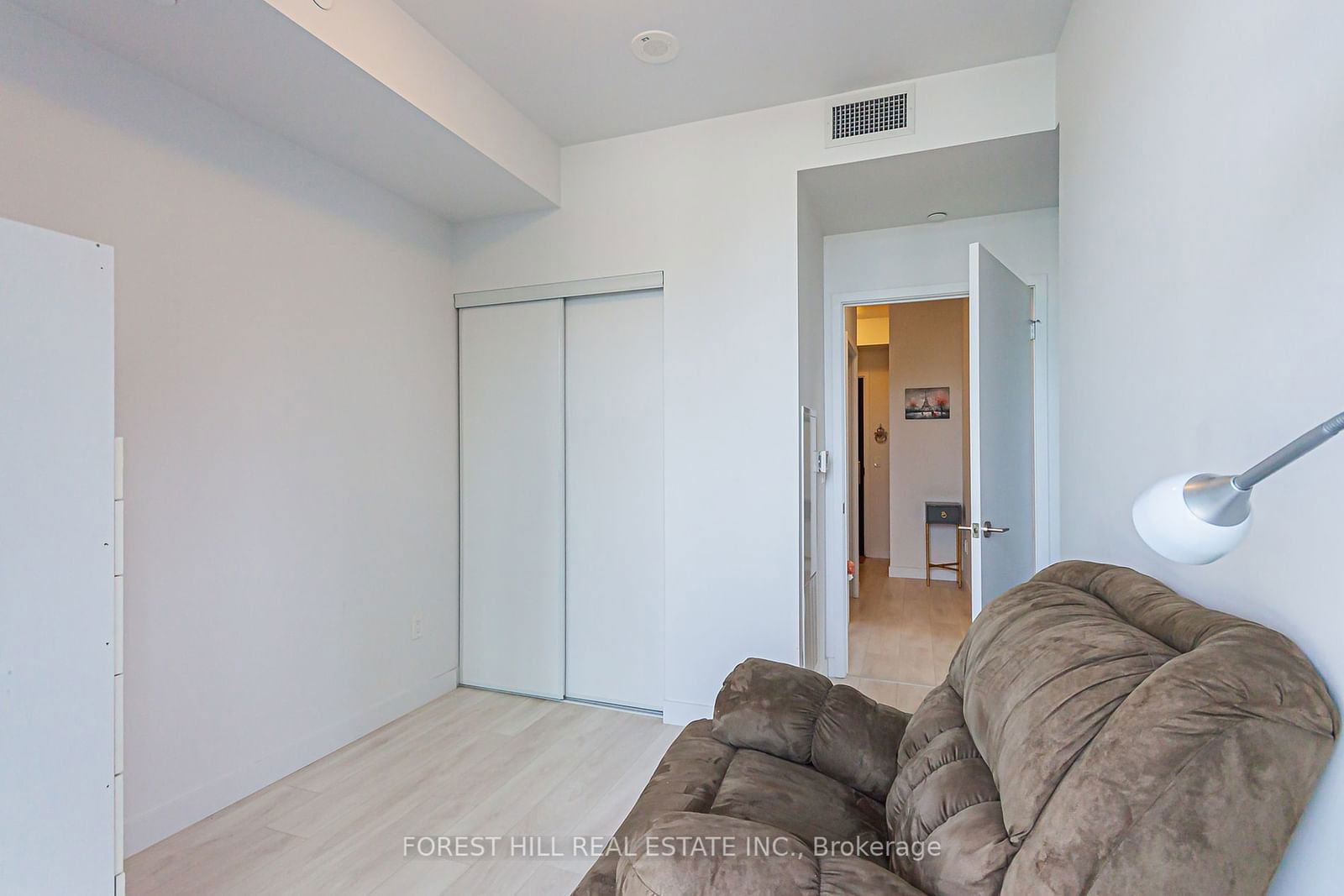 8 Eglinton Ave E, unit 3008 for rent