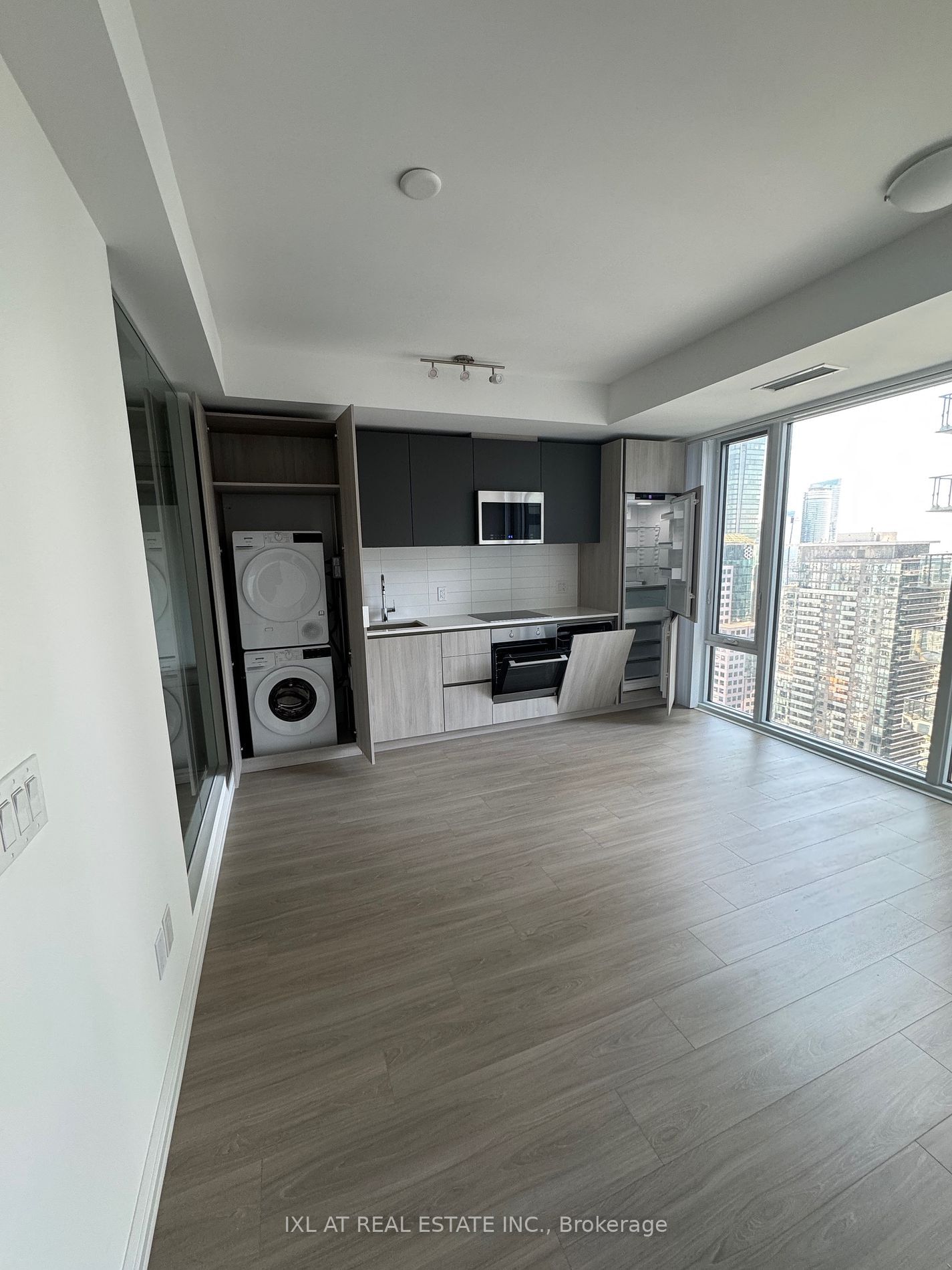 28 Widmer St, unit 3721 for sale