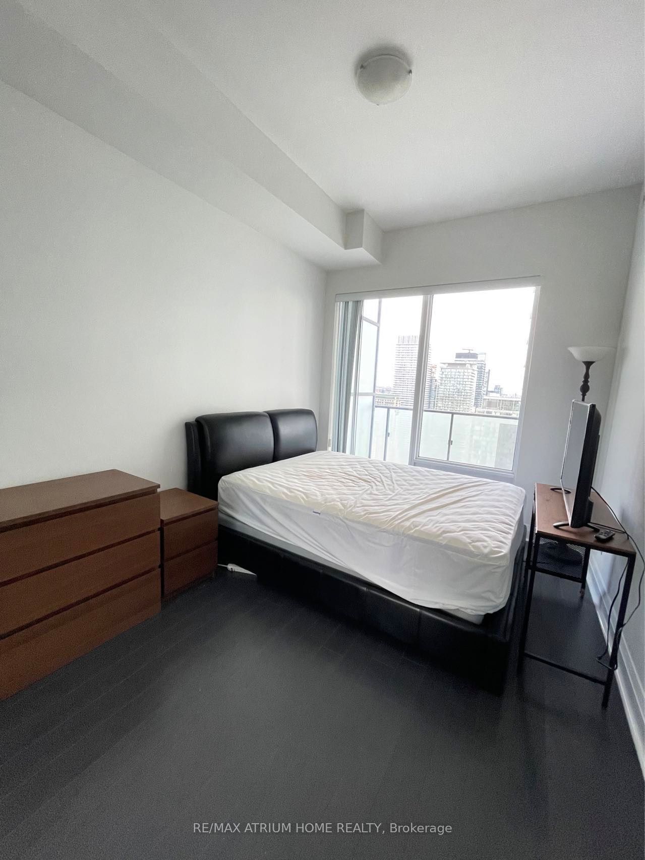 65 St Mary St, unit 4001 for rent