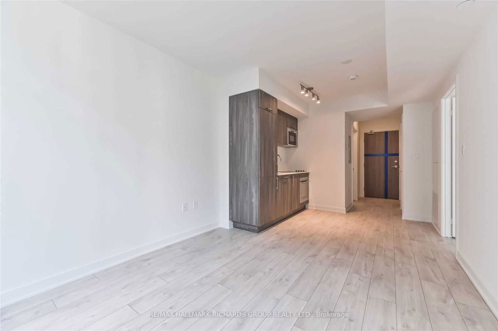 576 Front St W, unit 727 for rent