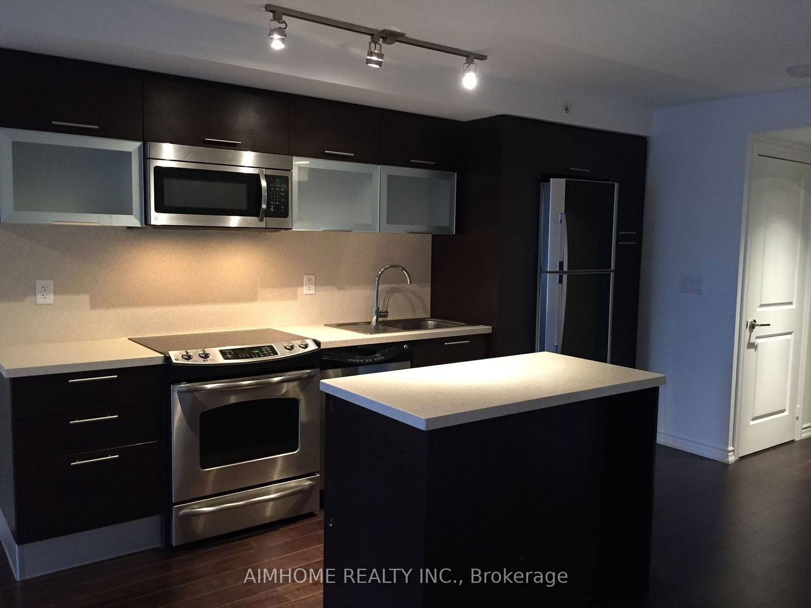 386 Yonge St, unit 1405 for rent