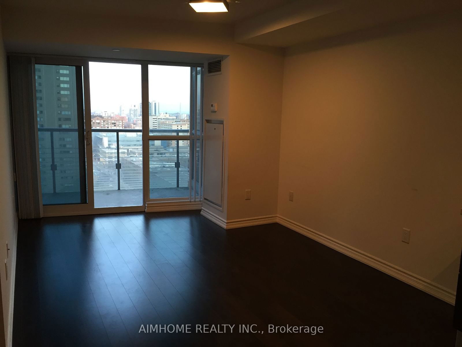 386 Yonge St, unit 1405 for rent