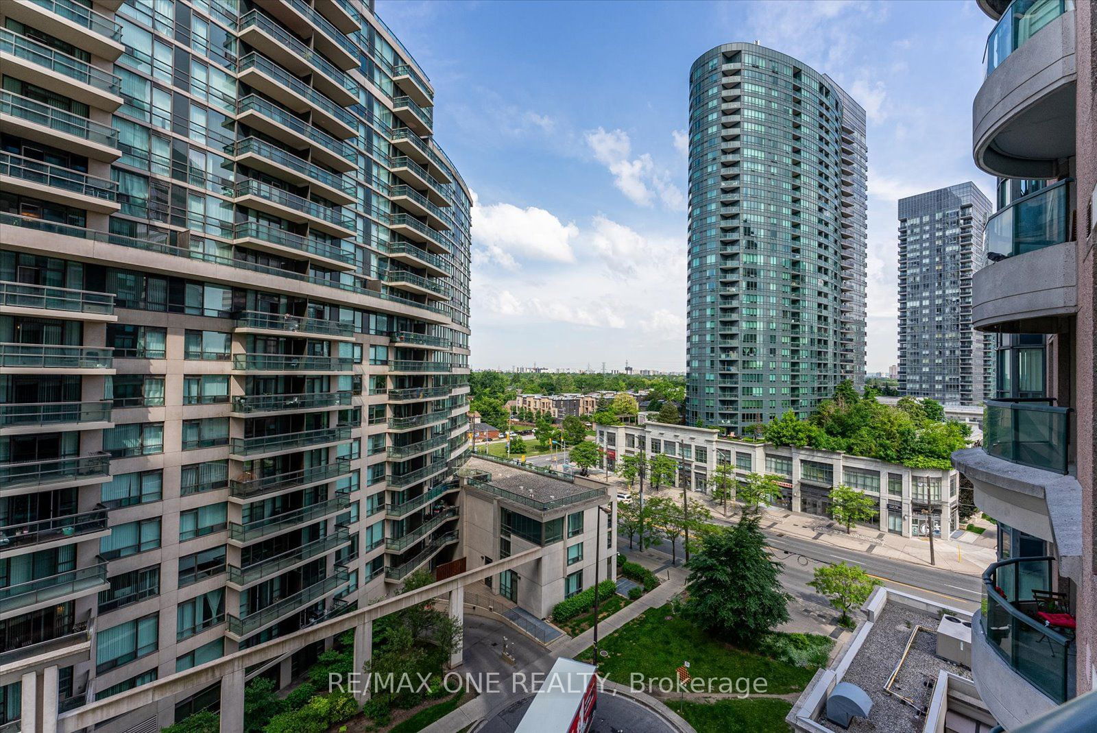 7 Lorraine Dr, unit 909 for sale