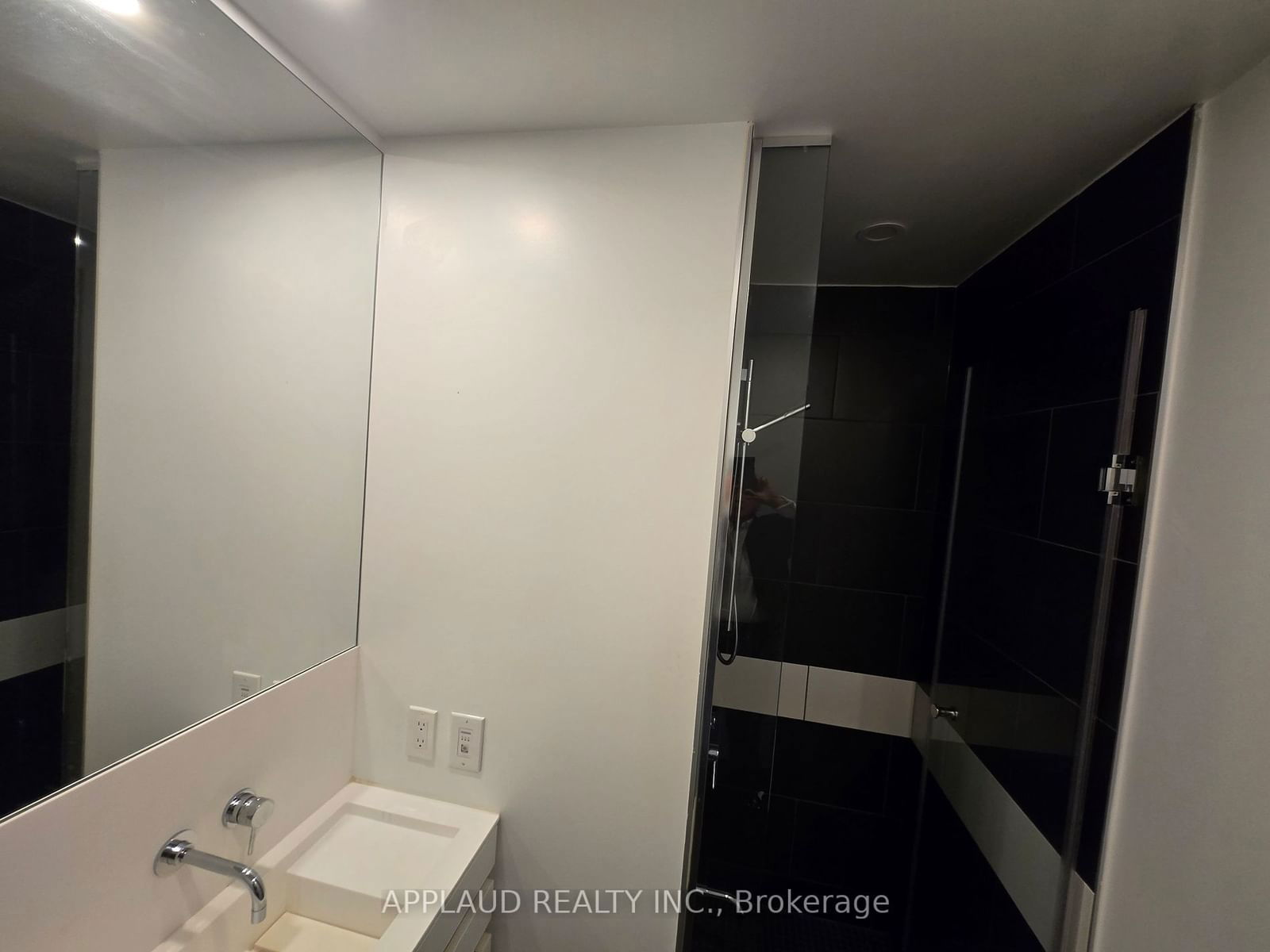 197 Yonge St, unit 5002 for rent