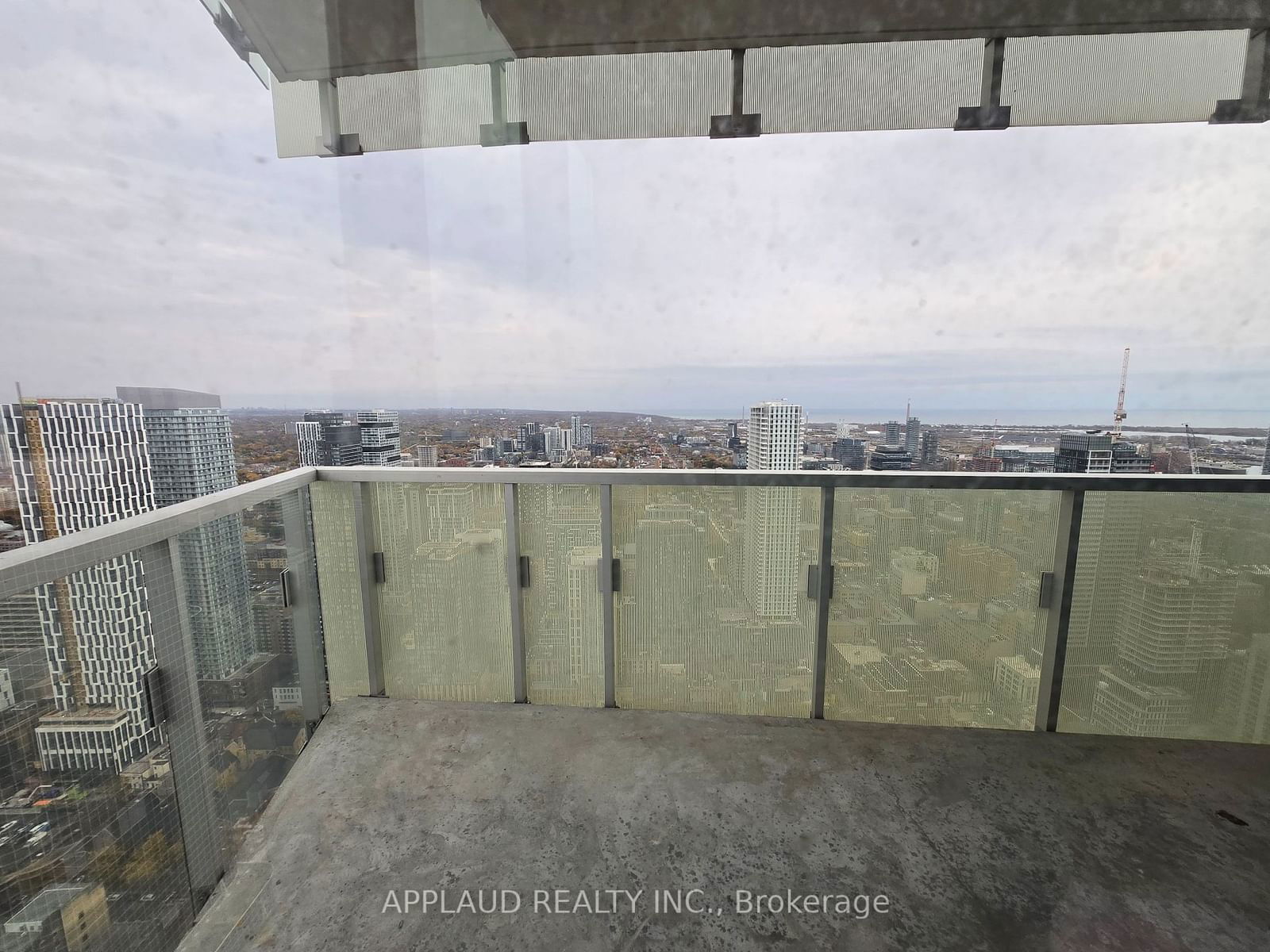 197 Yonge St, unit 5002 for rent