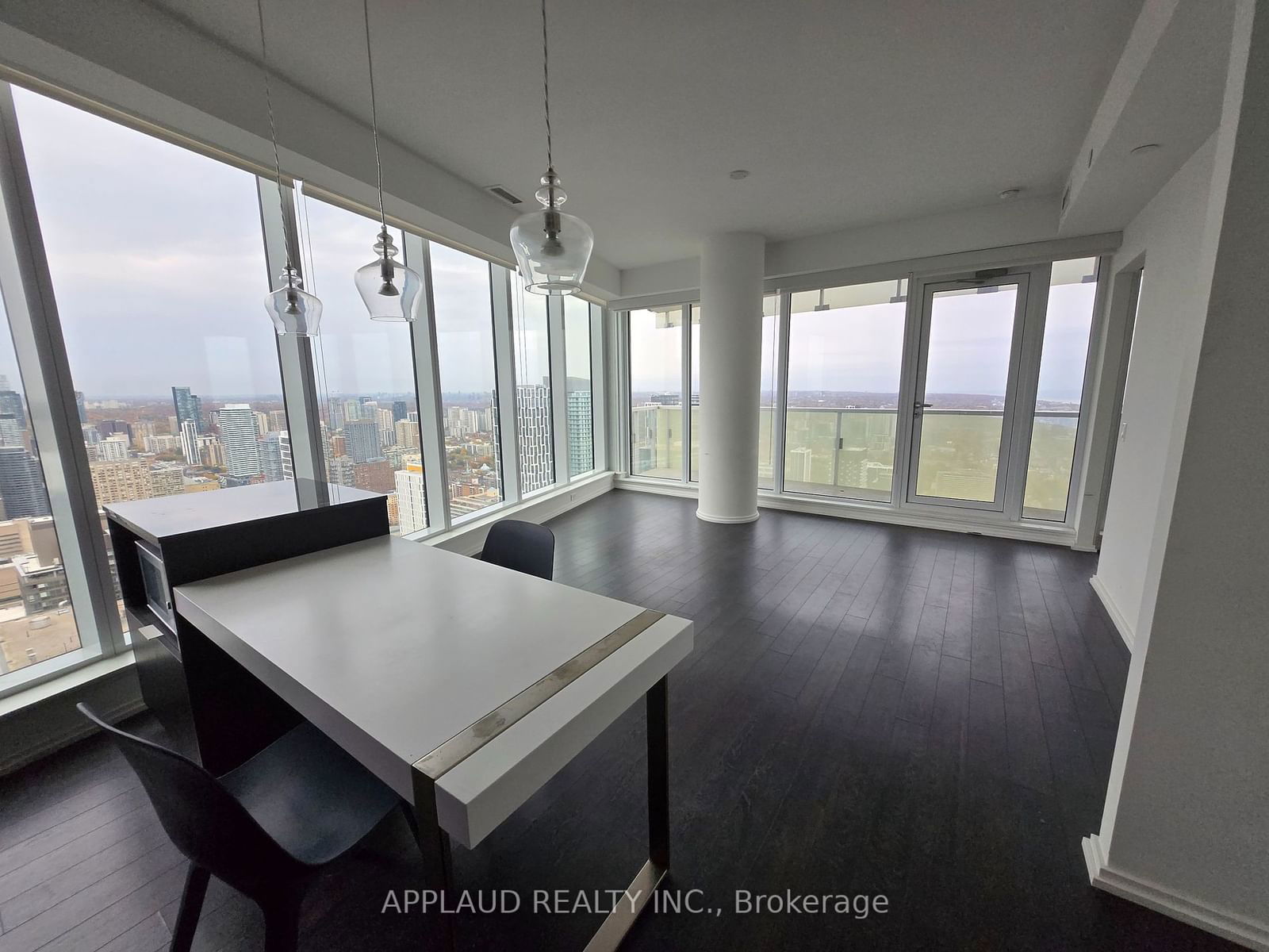 197 Yonge St, unit 5002 for rent