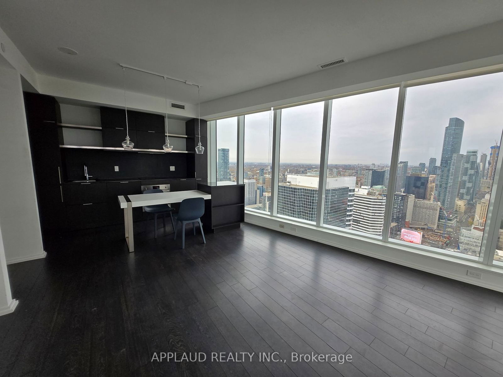 197 Yonge St, unit 5002 for rent