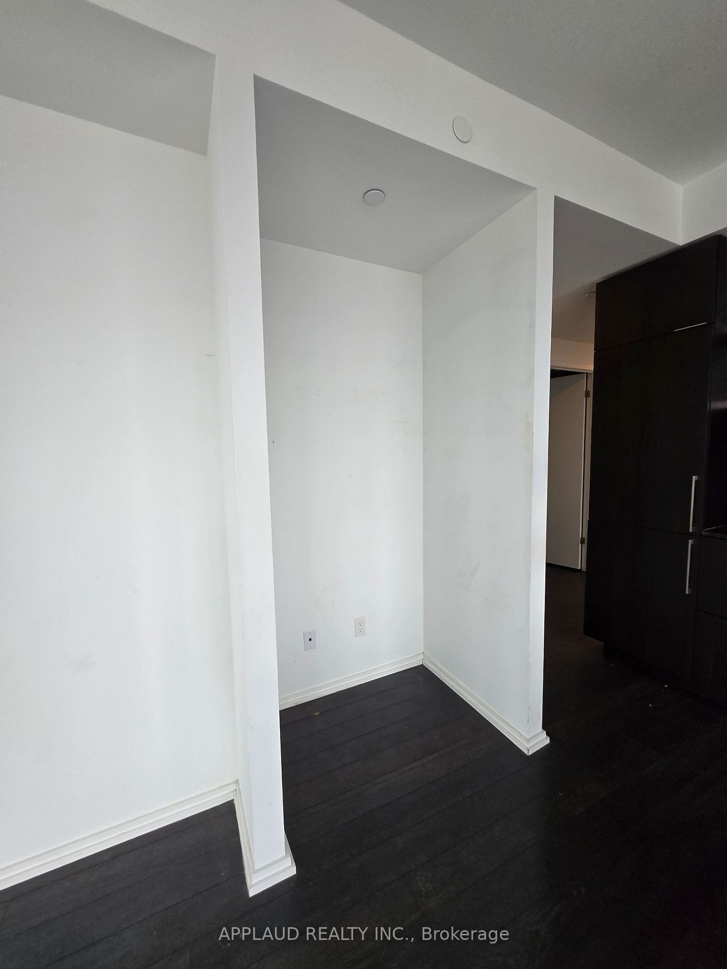 197 Yonge St, unit 5002 for rent