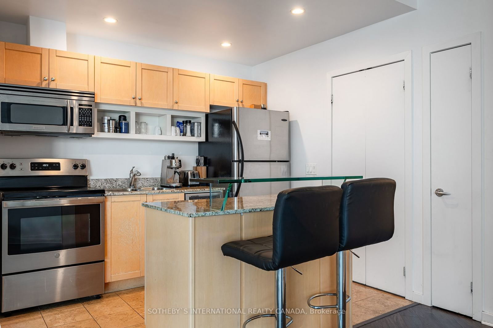 218 Queen's Quay W, unit 2710 for rent