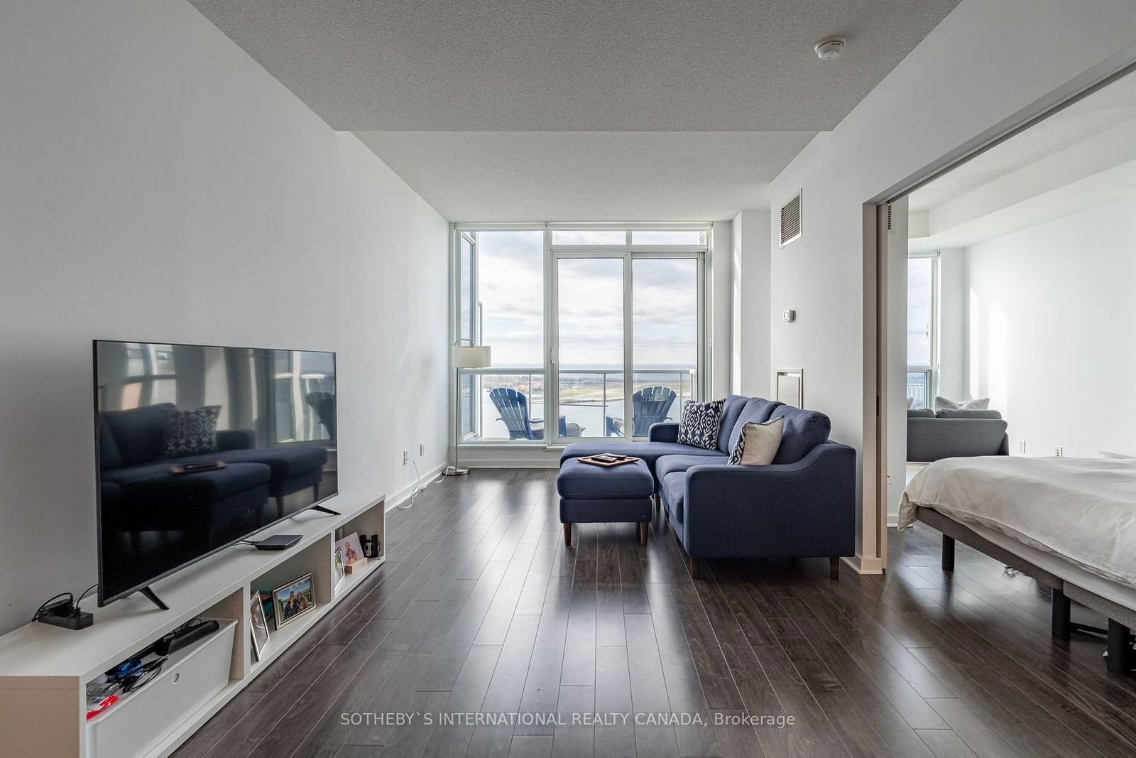 218 Queen's Quay W, unit 2710 for rent