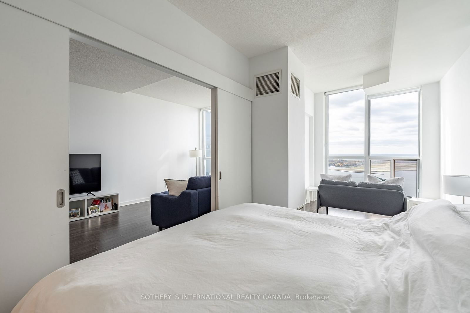 218 Queen's Quay W, unit 2710 for rent