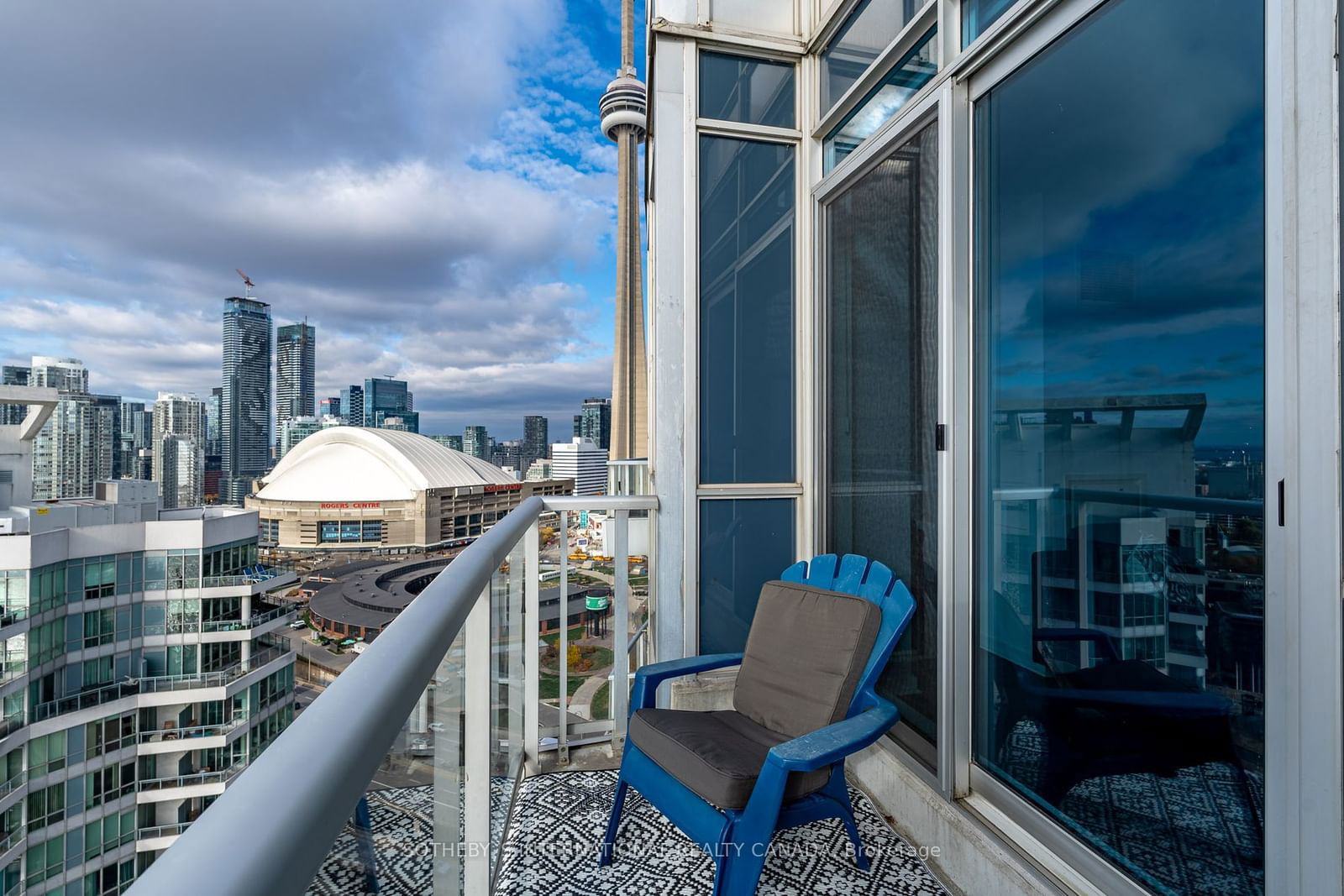 218 Queen's Quay W, unit 2710 for rent