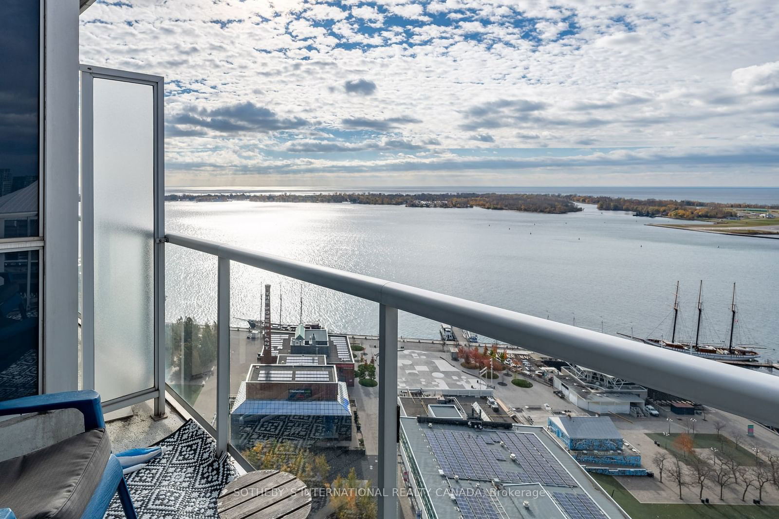 218 Queen's Quay W, unit 2710 for rent