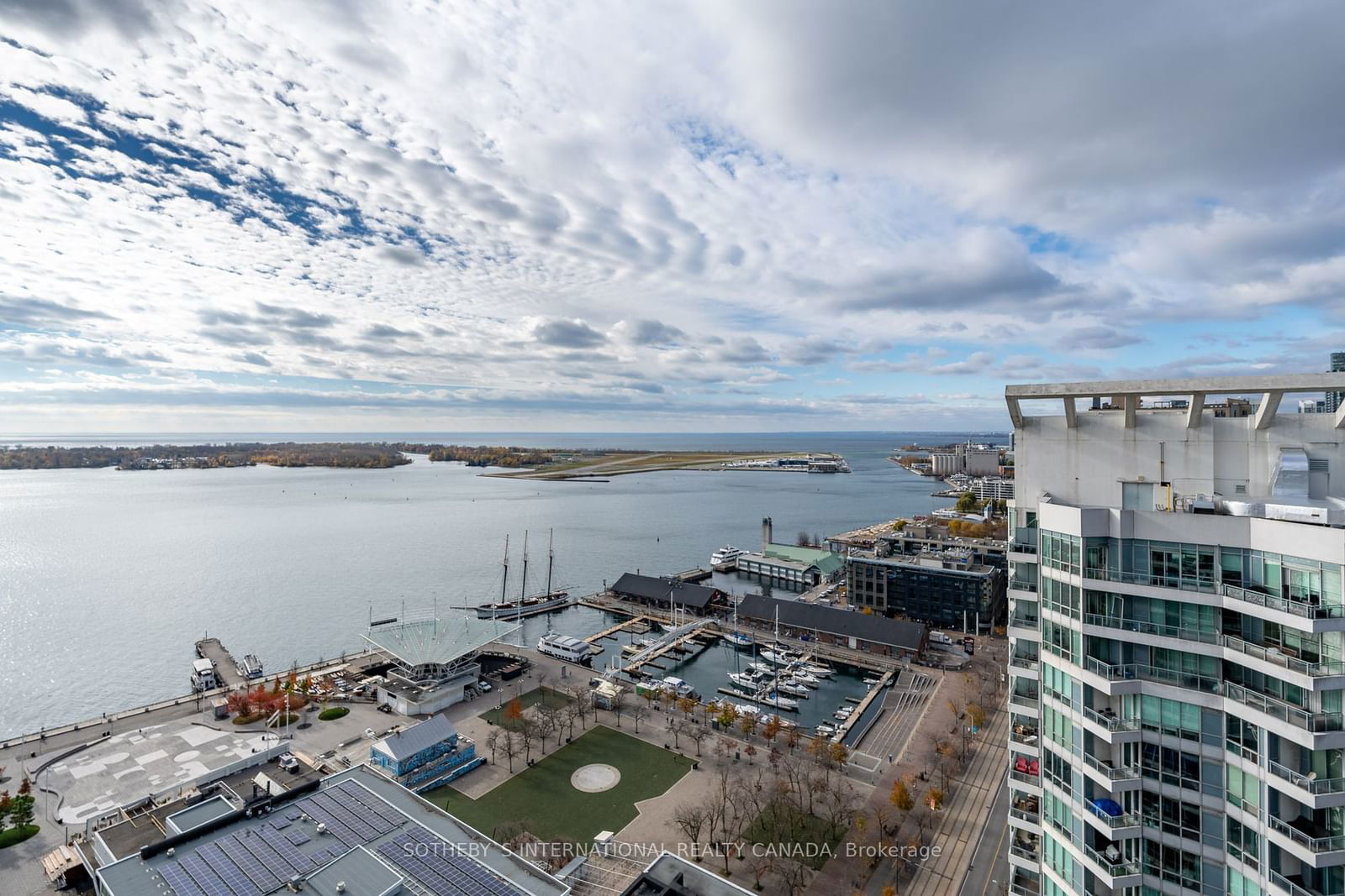 218 Queen's Quay W, unit 2710 for rent