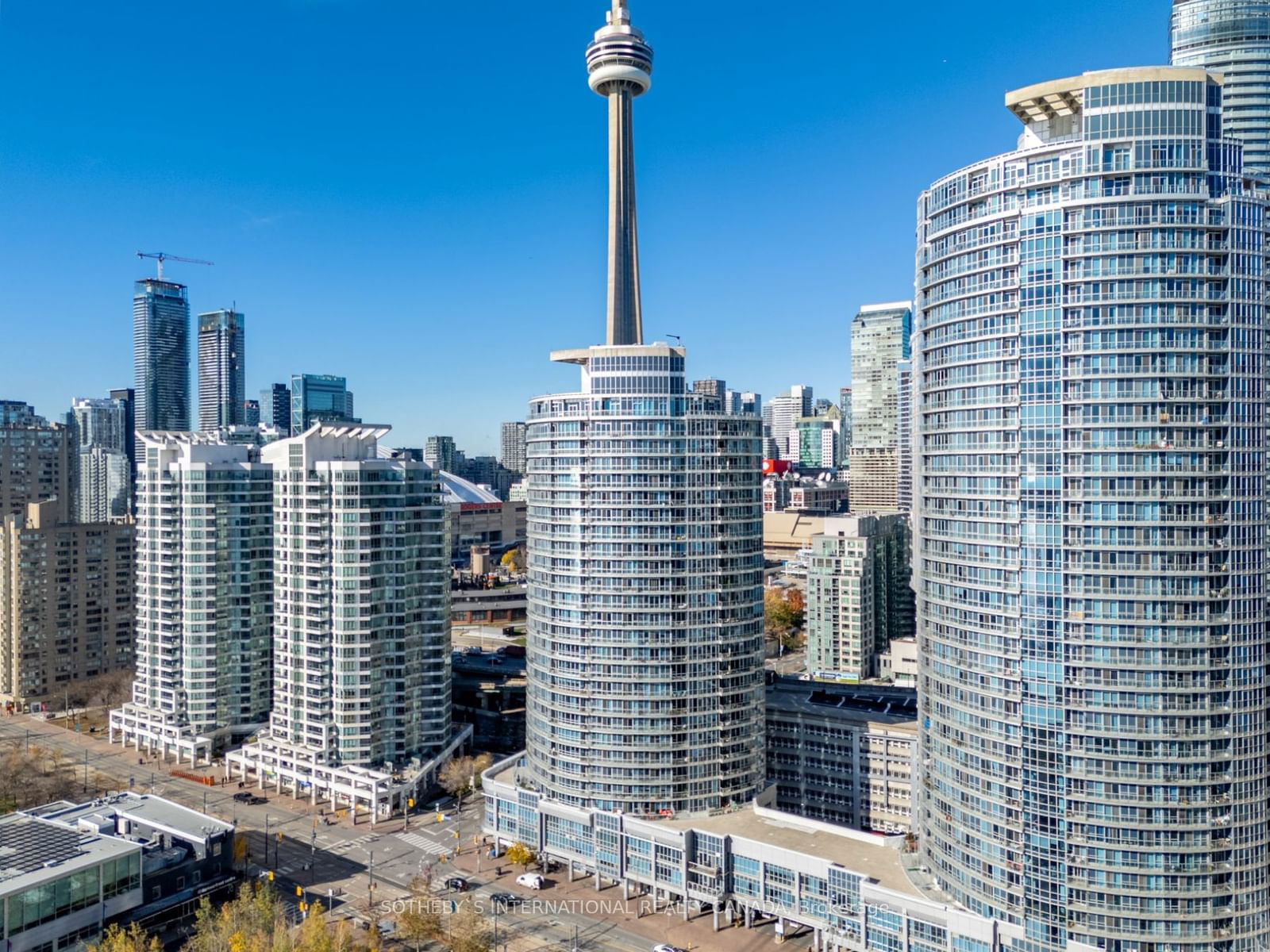 218 Queen's Quay W, unit 2710 for rent