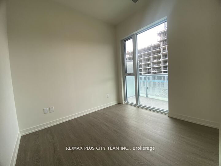 425 Front St E, unit 818 for rent