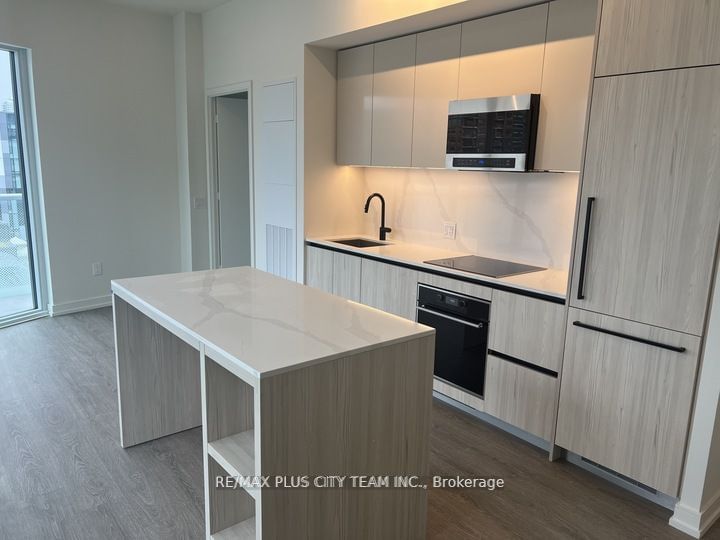 425 Front St E, unit 818 for rent