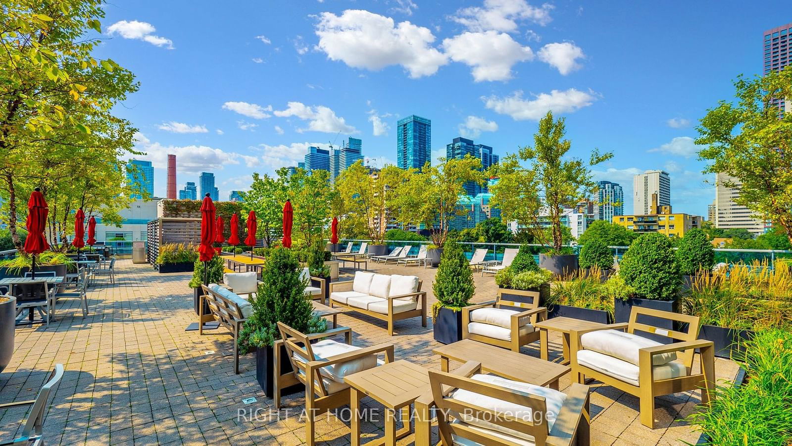 500 Sherbourne St, unit 2604 for sale