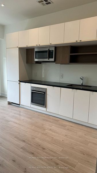 111 St Clair Ave W, unit 323 for rent