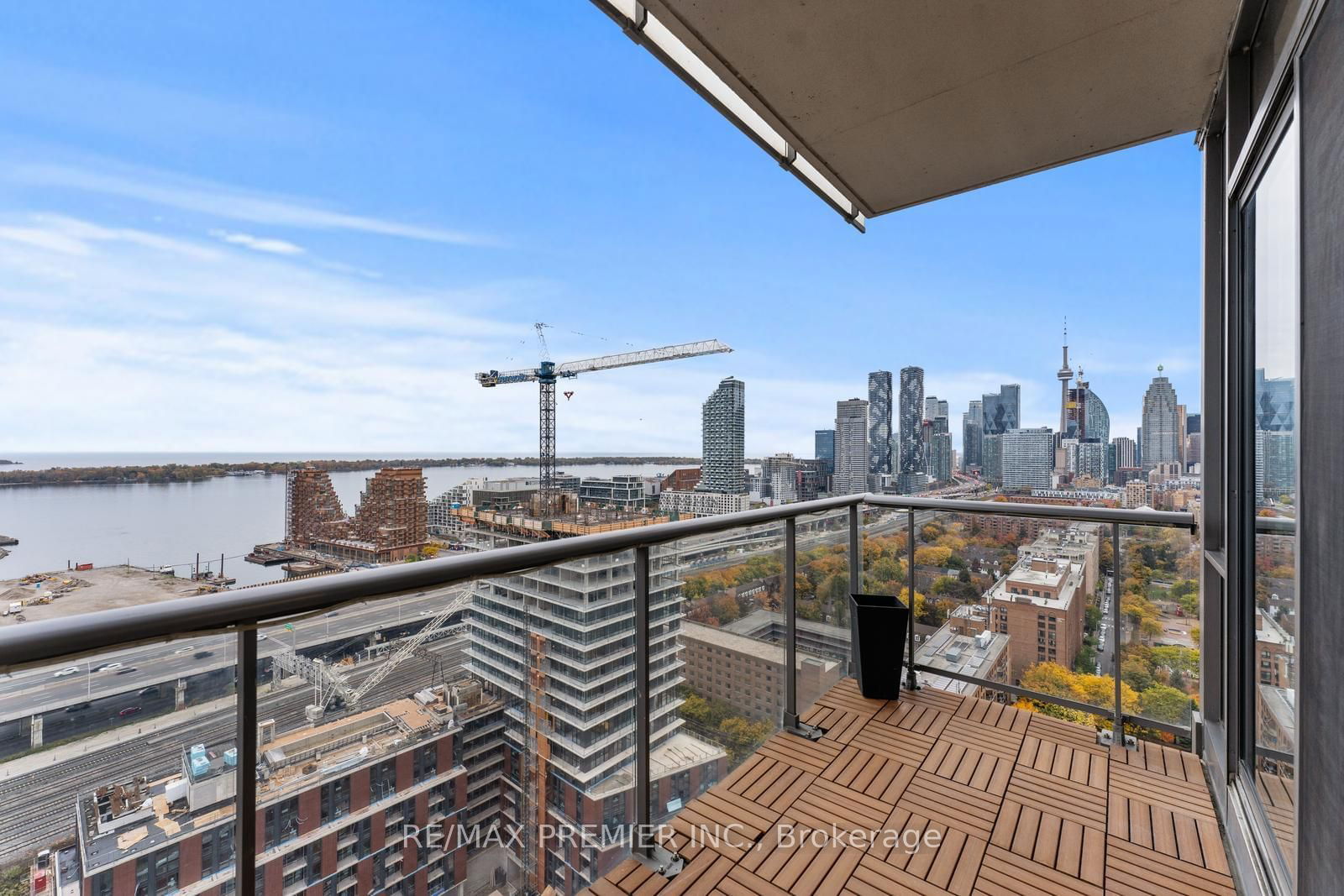 33 Mill St, unit 2506 for sale