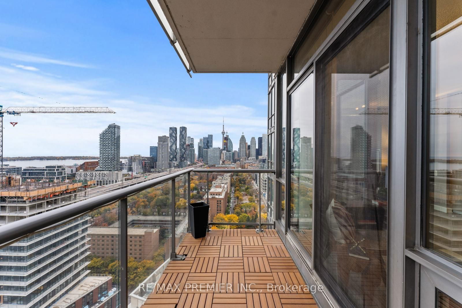 33 Mill St, unit 2506 for sale